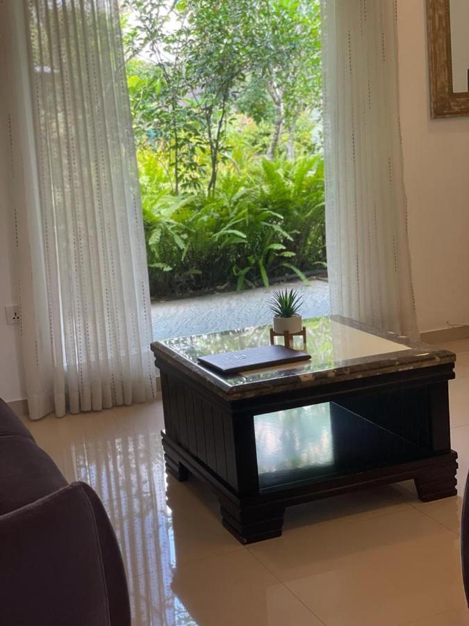 Villa Crystals Malabe Bagian luar foto