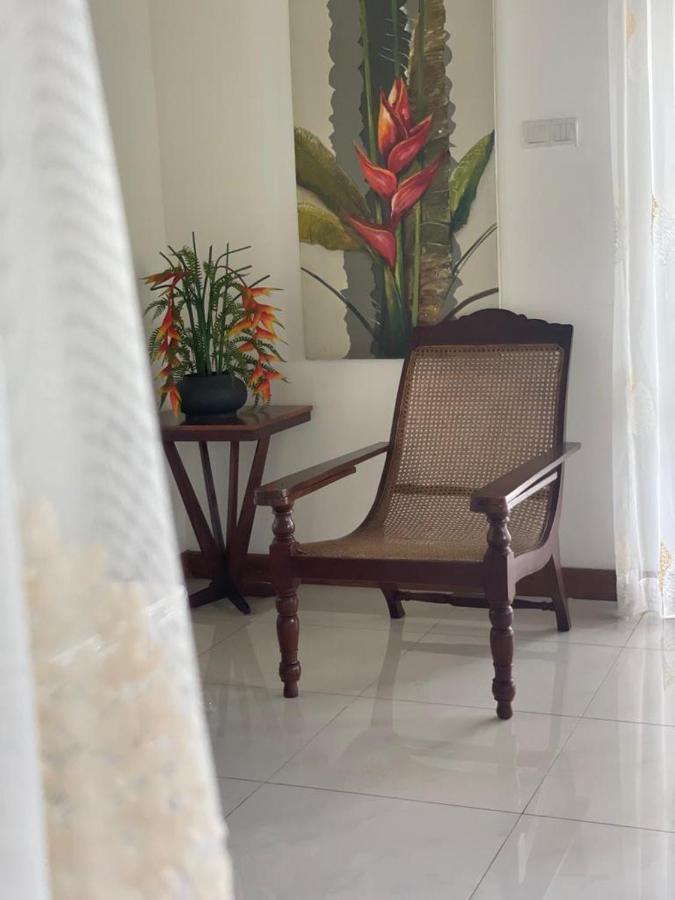 Villa Crystals Malabe Bagian luar foto
