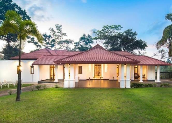 Villa Crystals Malabe Bagian luar foto