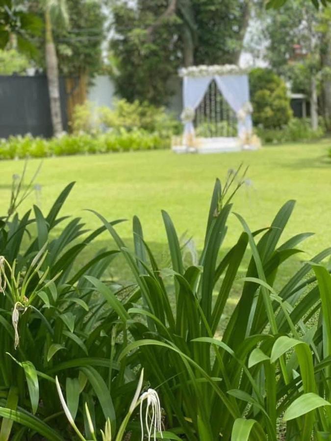 Villa Crystals Malabe Bagian luar foto